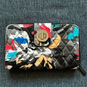 Vera Bradley Women’s Turnlock Wallet in Splash Floral